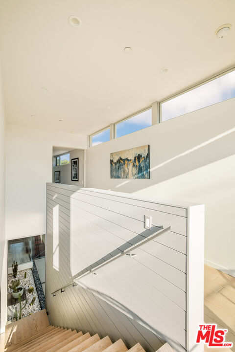 2901 Grayson Avenue Venice, CA 90291 - Photo 19 of 35 a living room with furniture and the view of kitchen