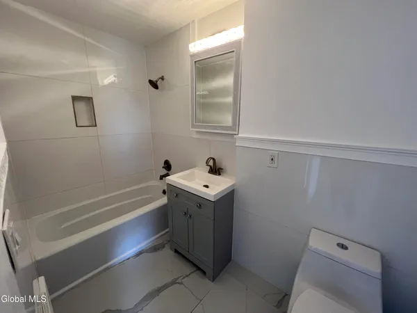 $1,300 | 5 Broadway, Unit 408, Troy, NY 12180