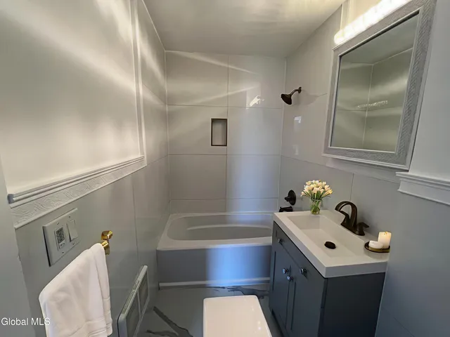 $1,500 | 5 Broadway, Unit 408, Troy, NY 12180