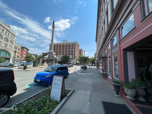 $1,300 | 5 Broadway, Unit 408, Troy, NY 12180