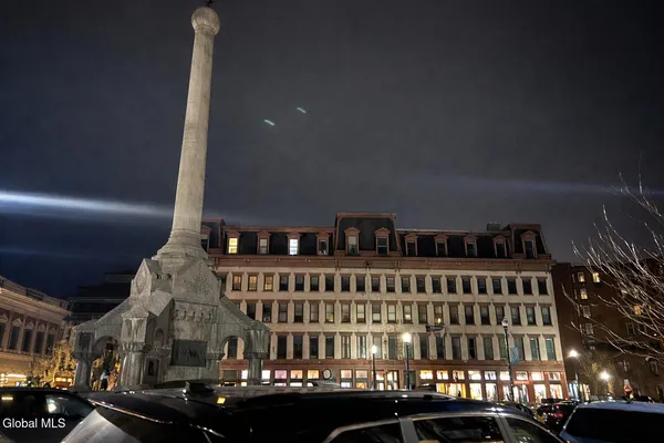 $1,300 | 5 Broadway, Unit 408, Troy, NY 12180