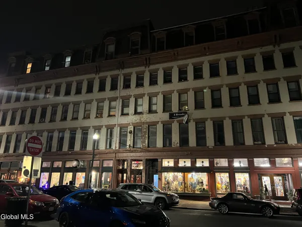 $1,300 | 5 Broadway, Unit 408, Troy, NY 12180