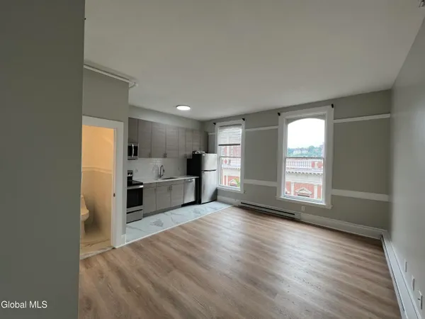 $1,300 | 5 Broadway, Unit 408, Troy, NY 12180