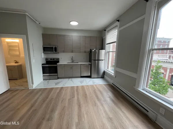 $1,300 | 5 Broadway, Unit 408, Troy, NY 12180