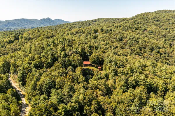 $275,000 | 805 Deer Crossing Lane, Lenoir, NC 28645