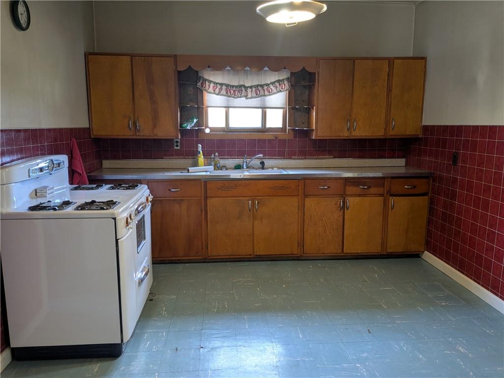252 Oak Street Indiana, PA 15701 - Photo 10 of 21 Spacious kitchen layout