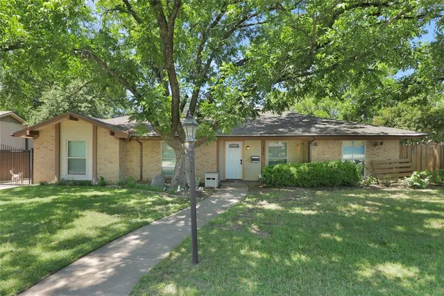 $400,000 | 3800 Delmas Drive, Benbrook, TX 76116