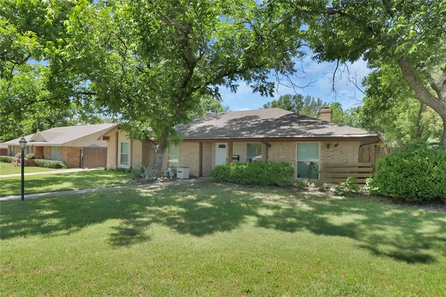 $400,000 | 3800 Delmas Drive, Benbrook, TX 76116