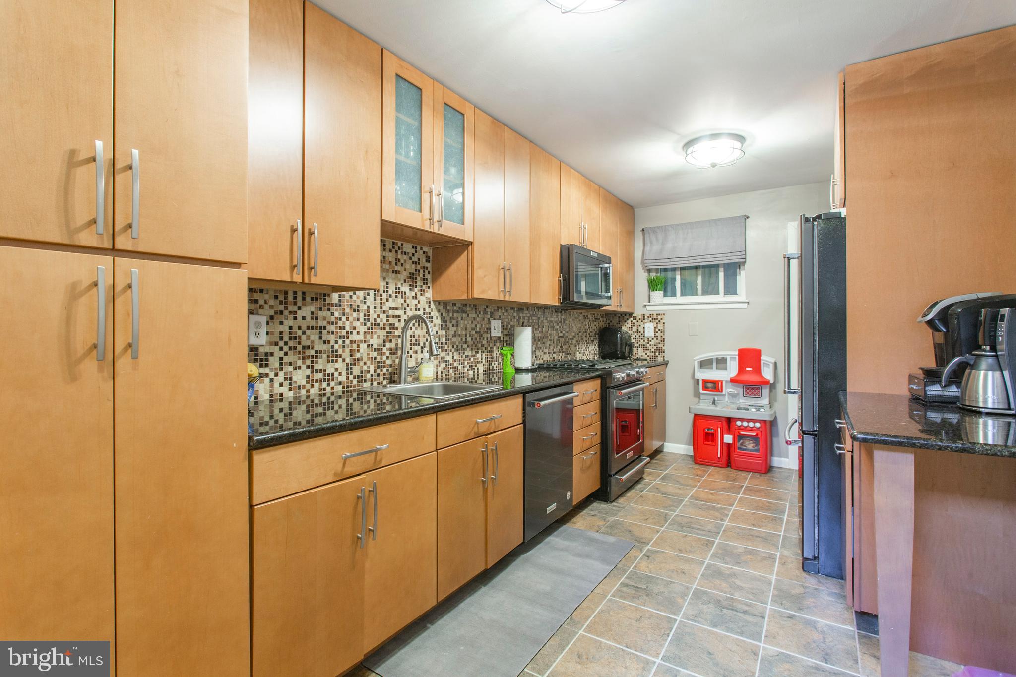 509 South 5th Street Philadelphia, PA 19147 - Photo 9 of 38 Kitchen w plentiful storage