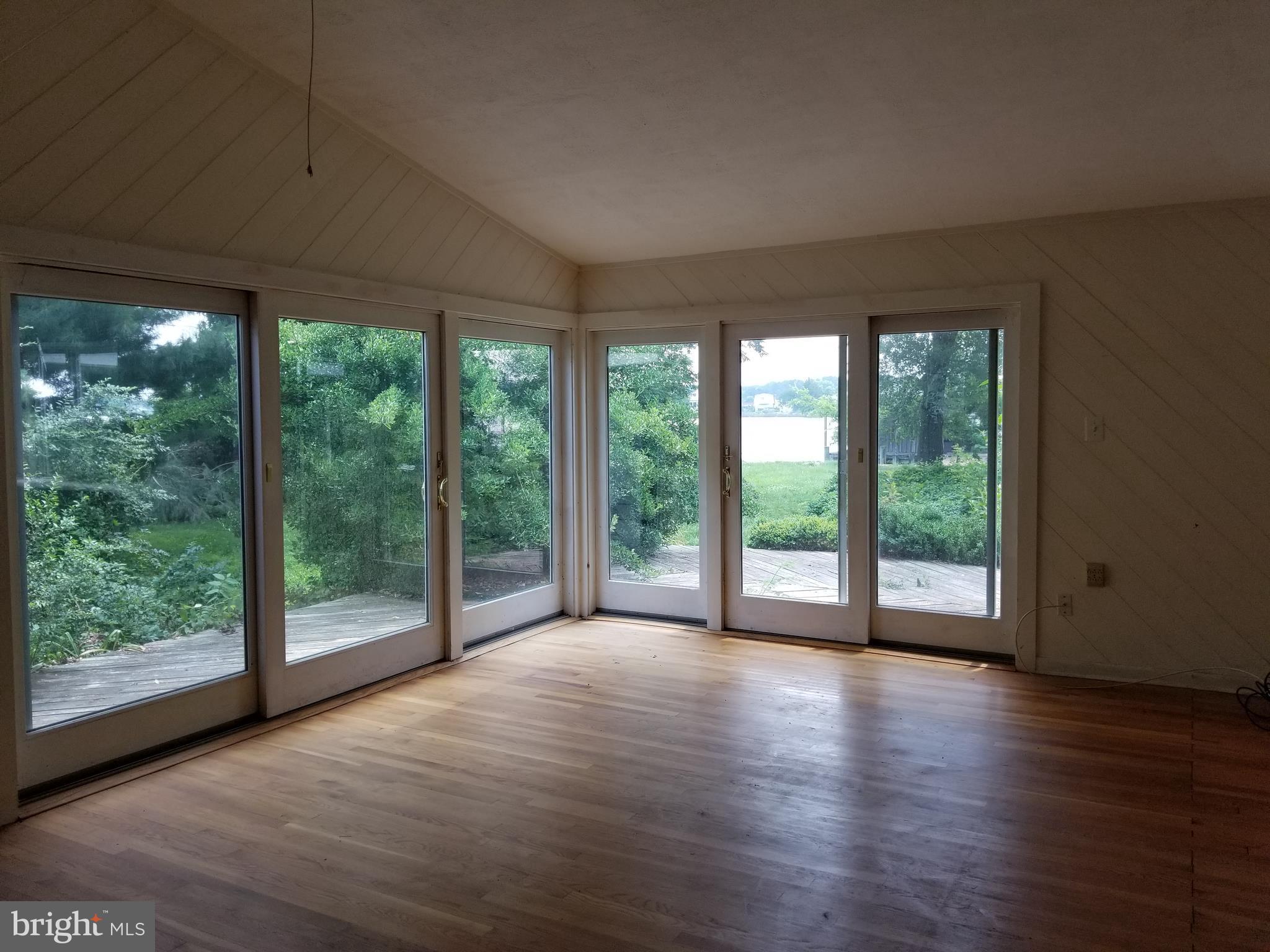 5025 Russell Road Woolford, MD 21677 - Photo 5 of 16 Living Room