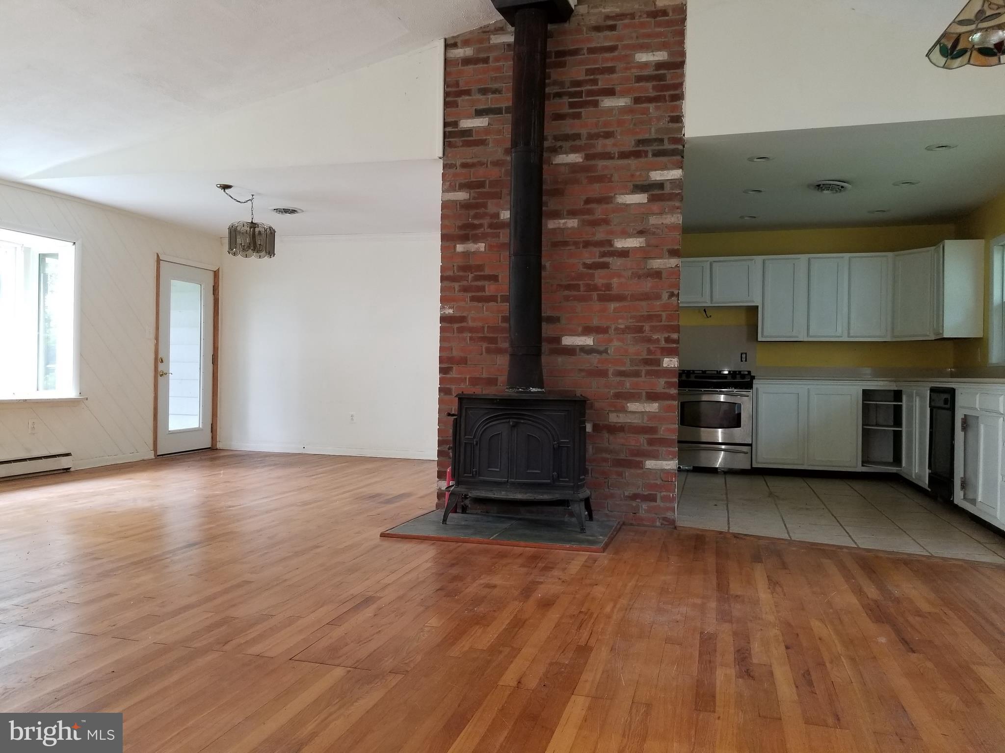 5025 Russell Road Woolford, MD 21677 - Photo 6 of 16 Living Room