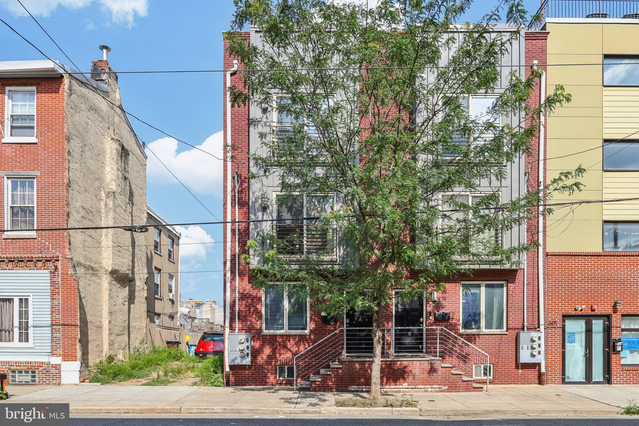 605 North 12th Street, Unit B Philadelphia, PA 19123 - Photo 2 of 22 a outdoor view of a building with traffic signal lights