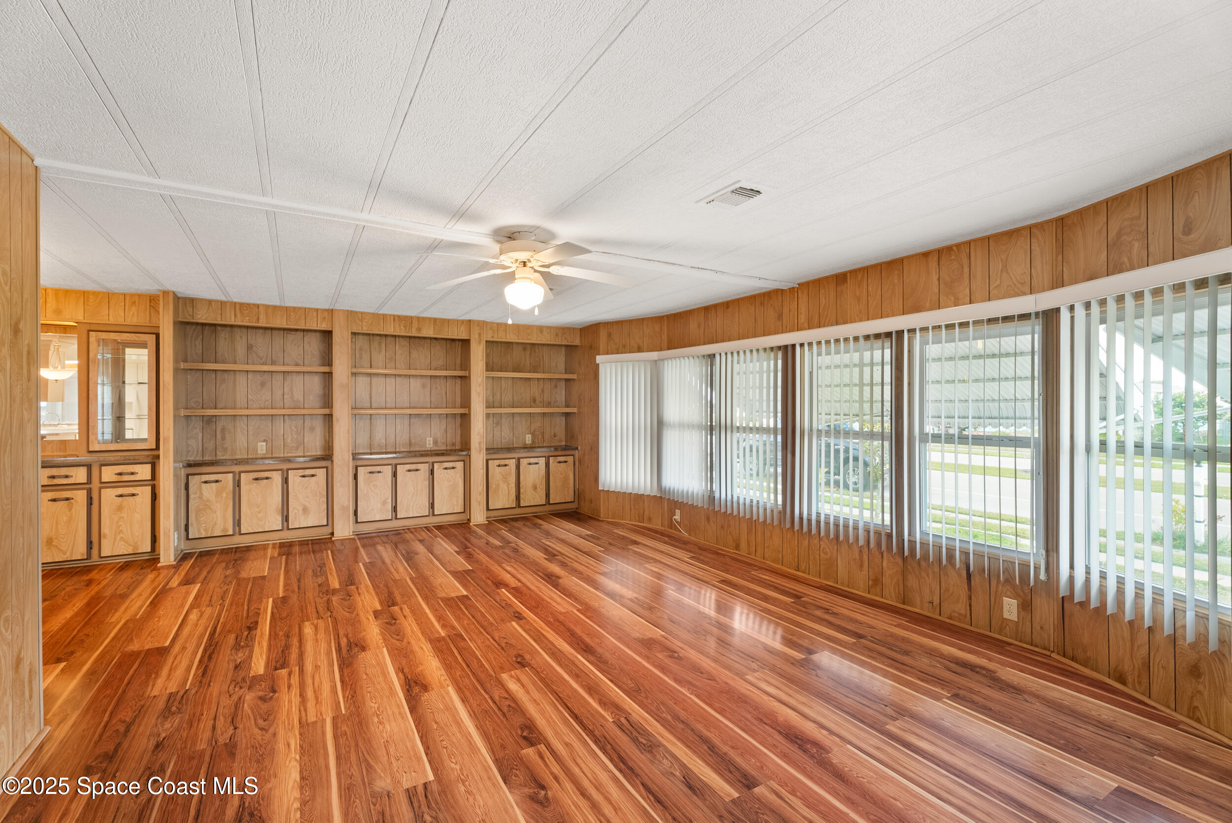2330 Ersoff Boulevard Northeast Palm Bay, FL 32905 - Photo 12 of 35 Living room