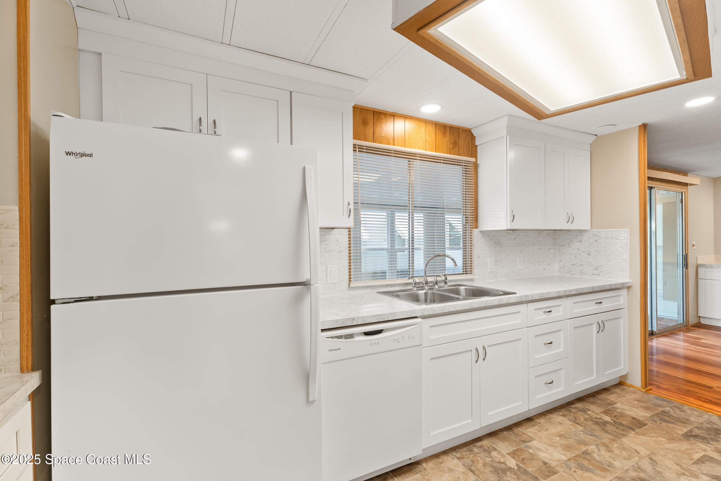 2330 Ersoff Boulevard Northeast Palm Bay, FL 32905 - Photo 16 of 35 Kitchen