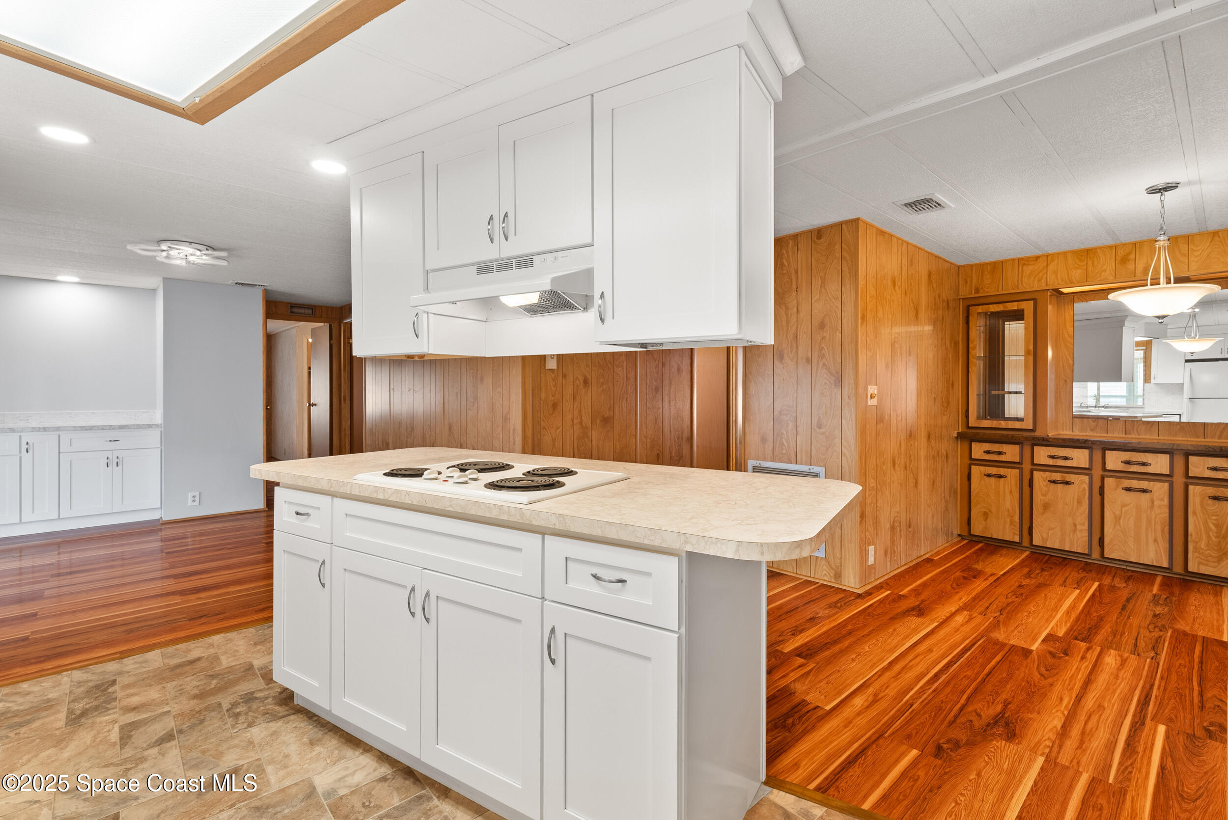 2330 Ersoff Boulevard Northeast Palm Bay, FL 32905 - Photo 21 of 35 Kitchen