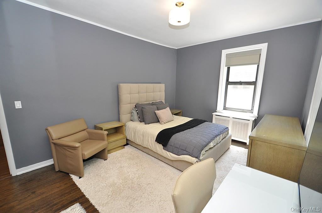 143 Garth Road, Unit 4P Scarsdale, NY 10583 - Photo 22 of 44 Corner Bedroom overlooks Garth Woods and Has two large closets.
