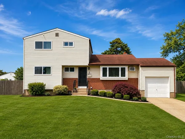 $649,000 | 5 Zane Court, Brentwood, NY 11717