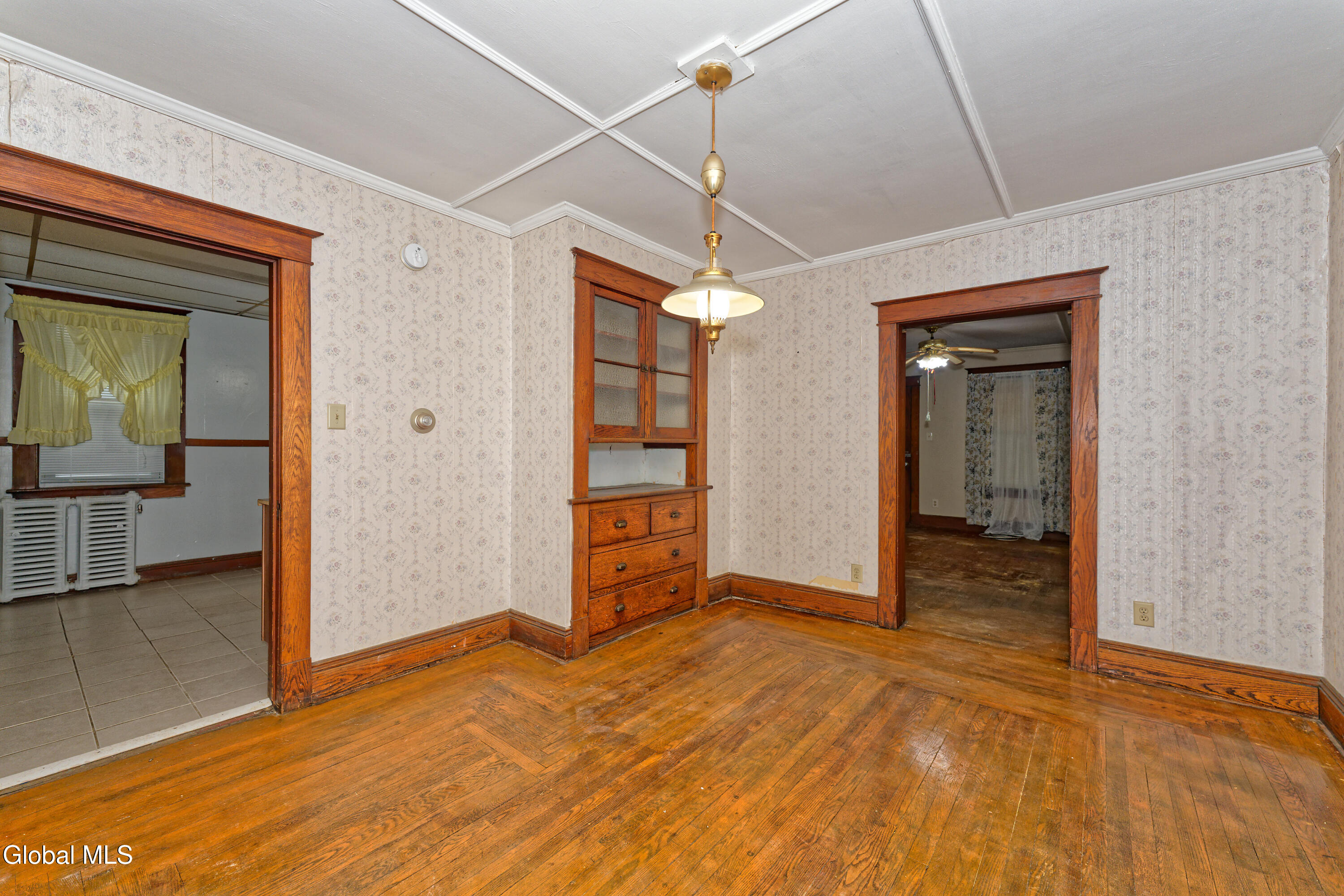 91 Snowden Avenue Schenectady, NY 12304 - Photo 12 of 37 3 Diningroom 3