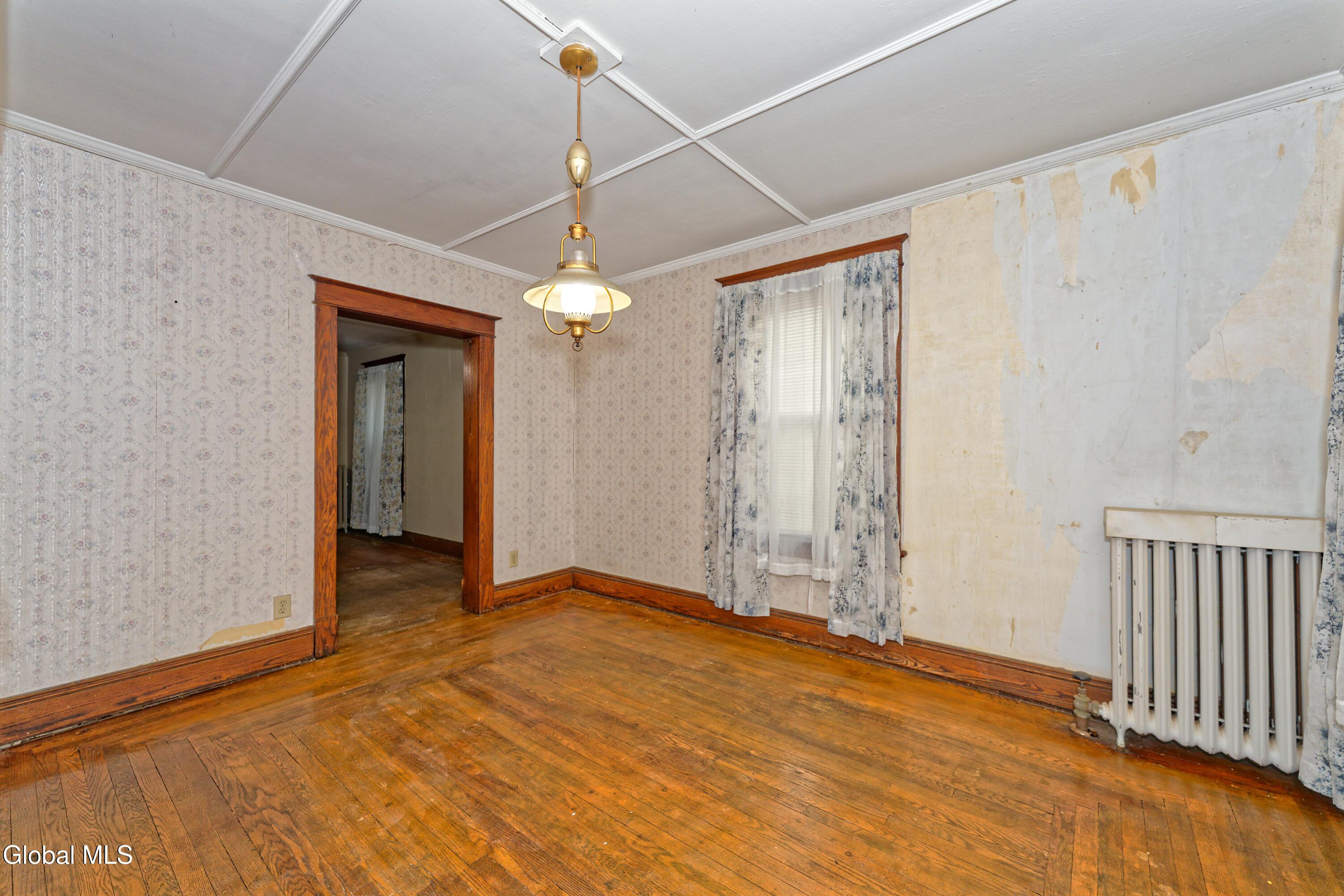91 Snowden Avenue Schenectady, NY 12304 - Photo 13 of 37 3 Diningroom 4