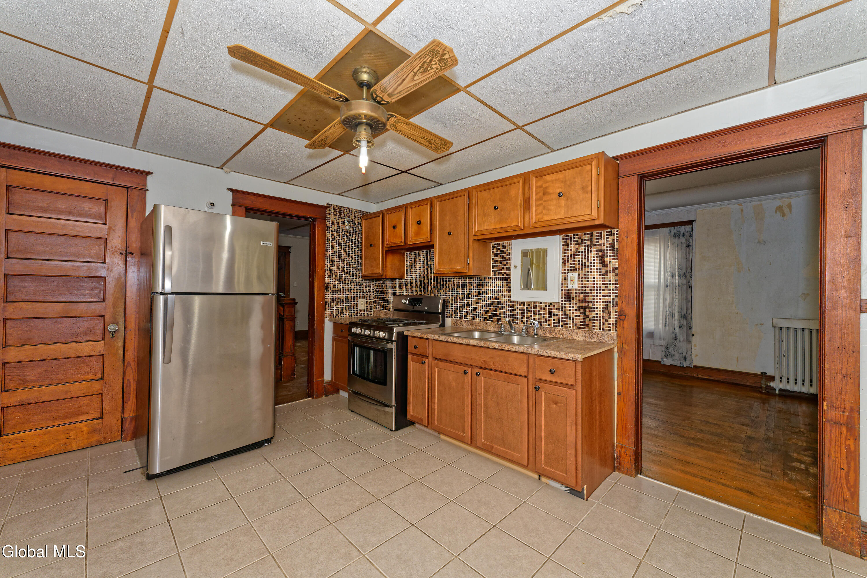 91 Snowden Avenue Schenectady, NY 12304 - Photo 15 of 37 4 Kitchen 2
