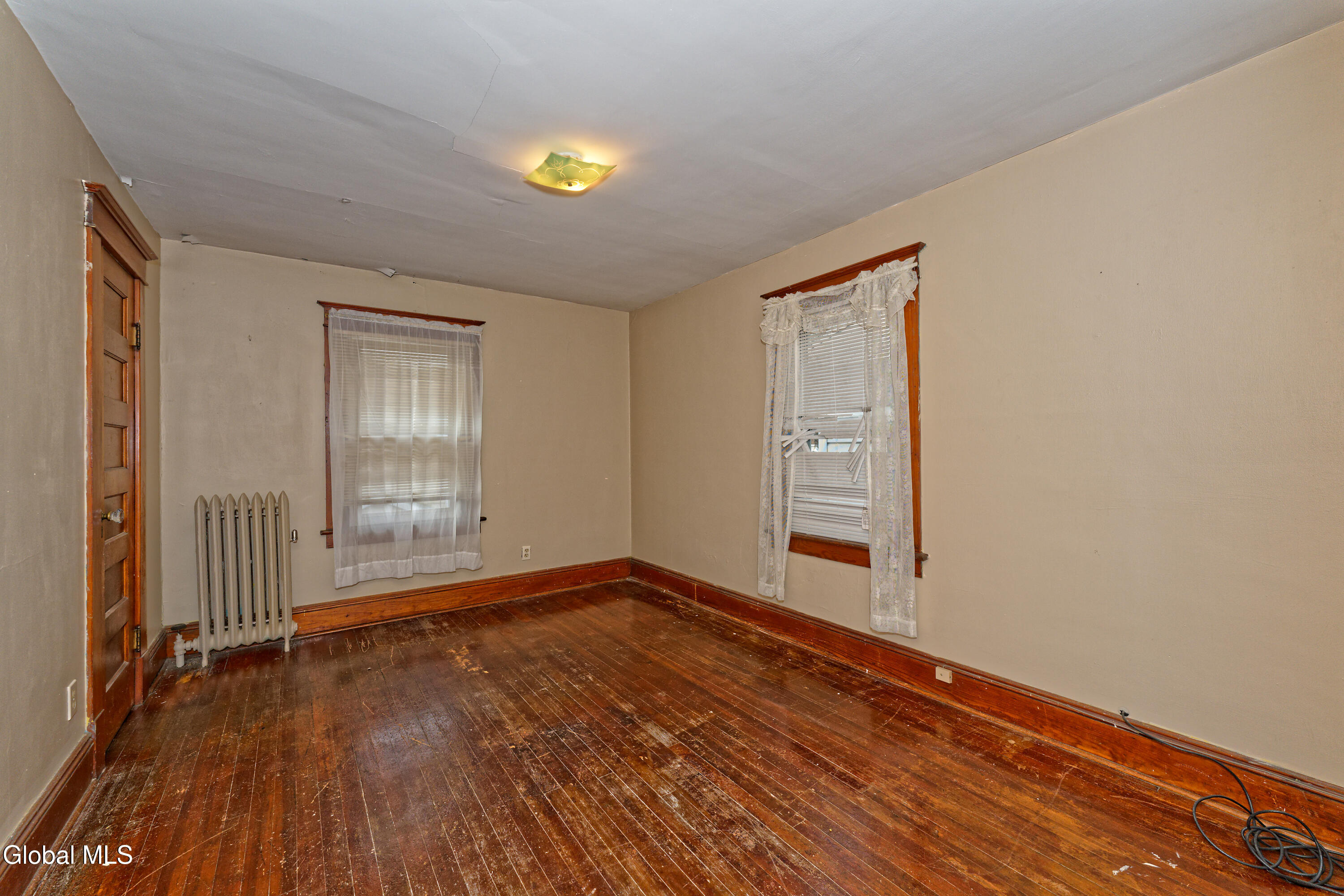 91 Snowden Avenue Schenectady, NY 12304 - Photo 22 of 37 8 Bedroom 1