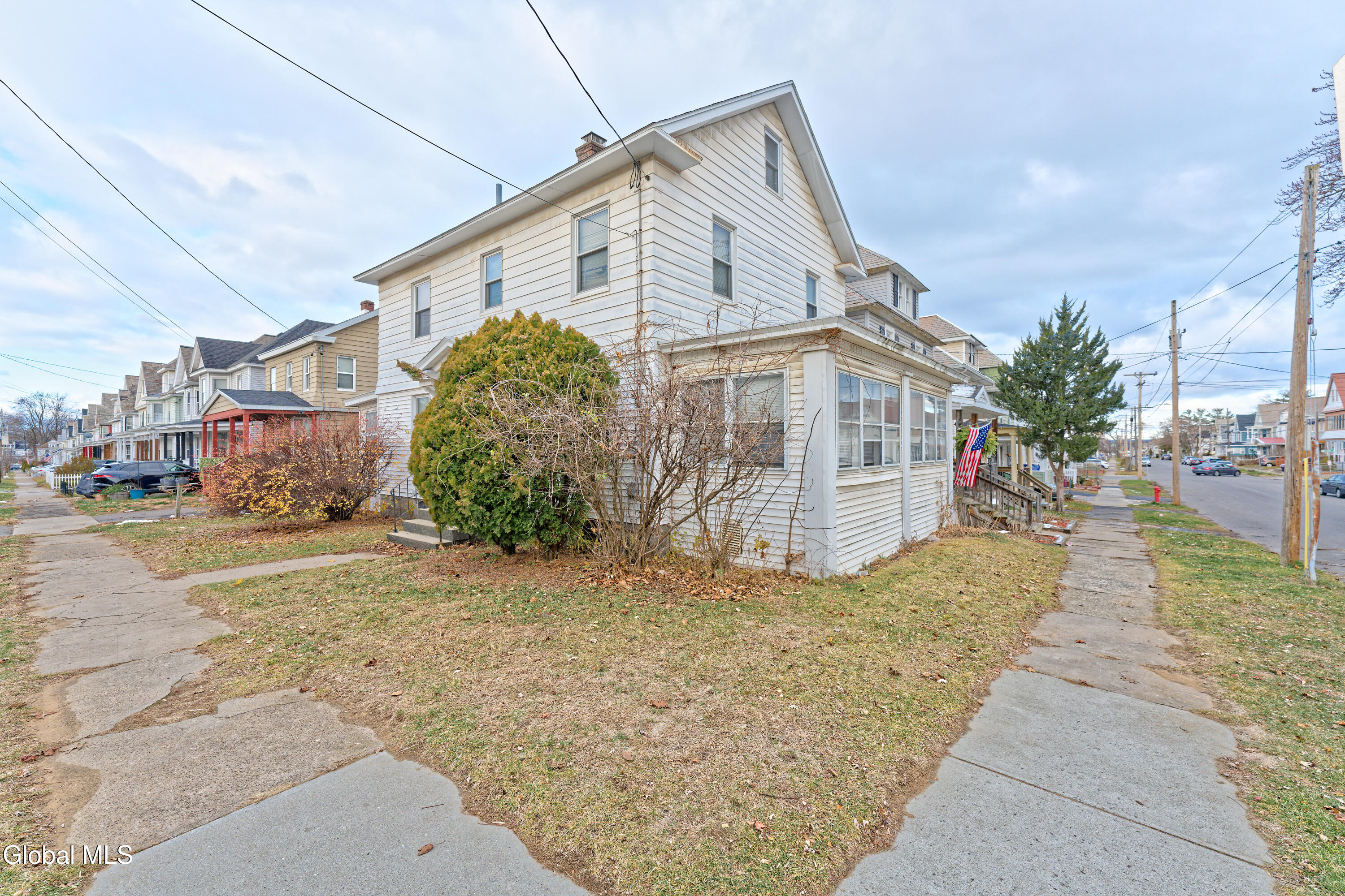 91 Snowden Avenue Schenectady, NY 12304 - Photo 3 of 37 0 Front 3