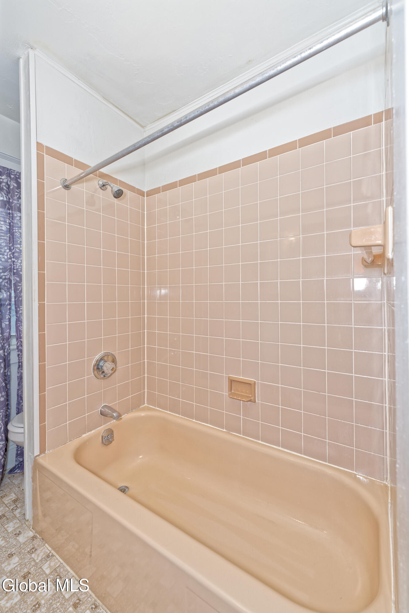 91 Snowden Avenue Schenectady, NY 12304 - Photo 31 of 37 9 Bathroom 2