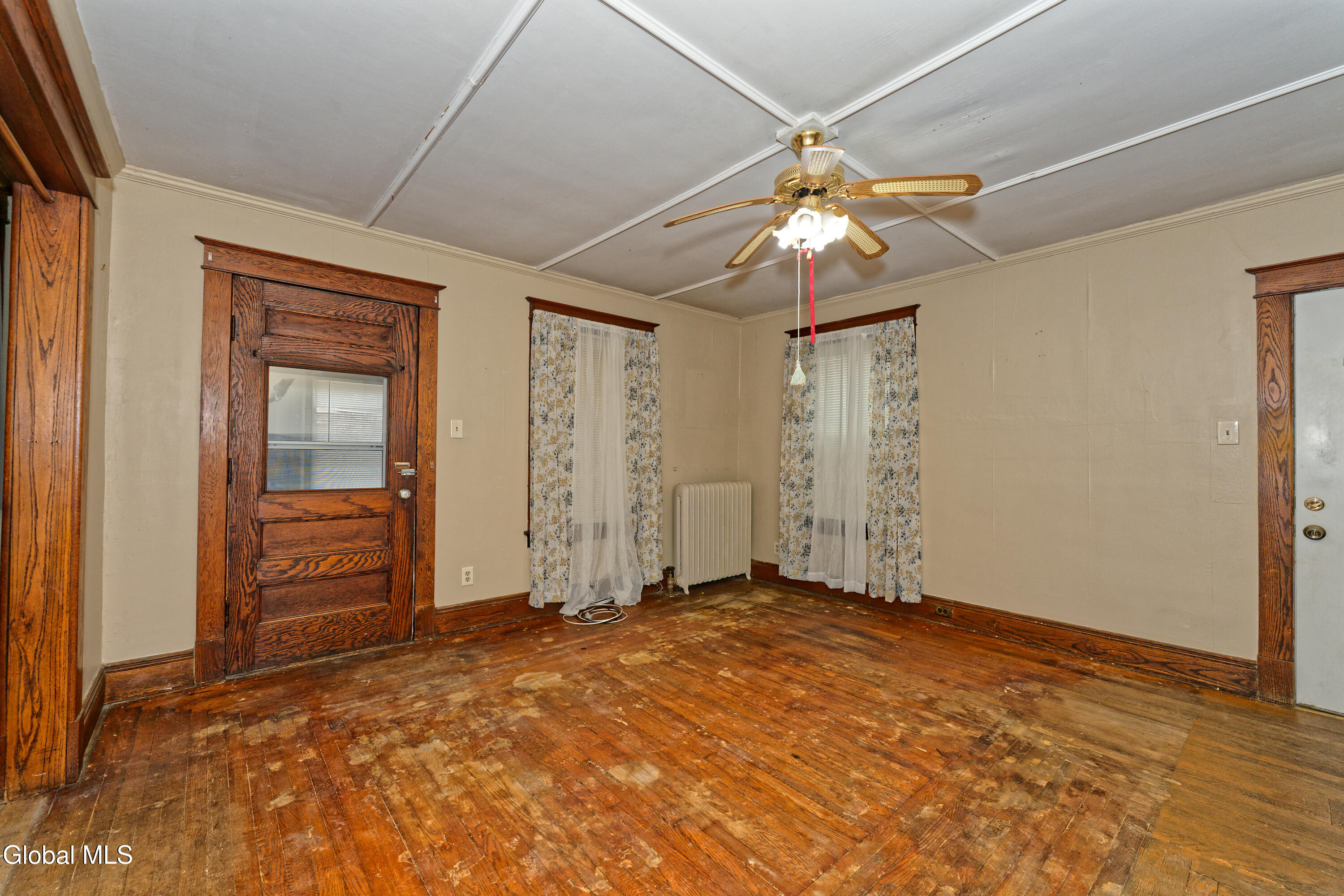 91 Snowden Avenue Schenectady, NY 12304 - Photo 4 of 37 1 Livingroom 1