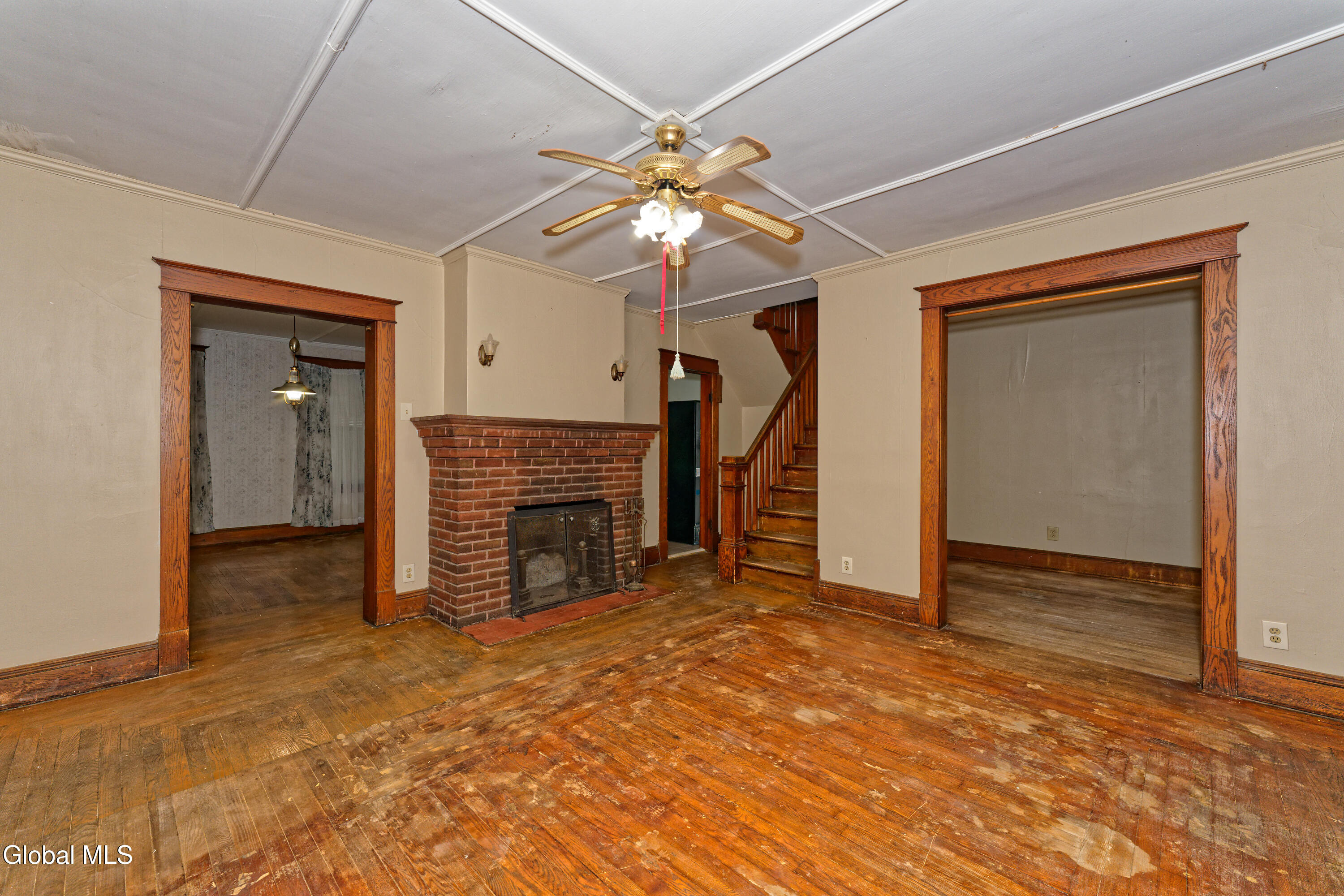 91 Snowden Avenue Schenectady, NY 12304 - Photo 6 of 37 1 Livingroom 3