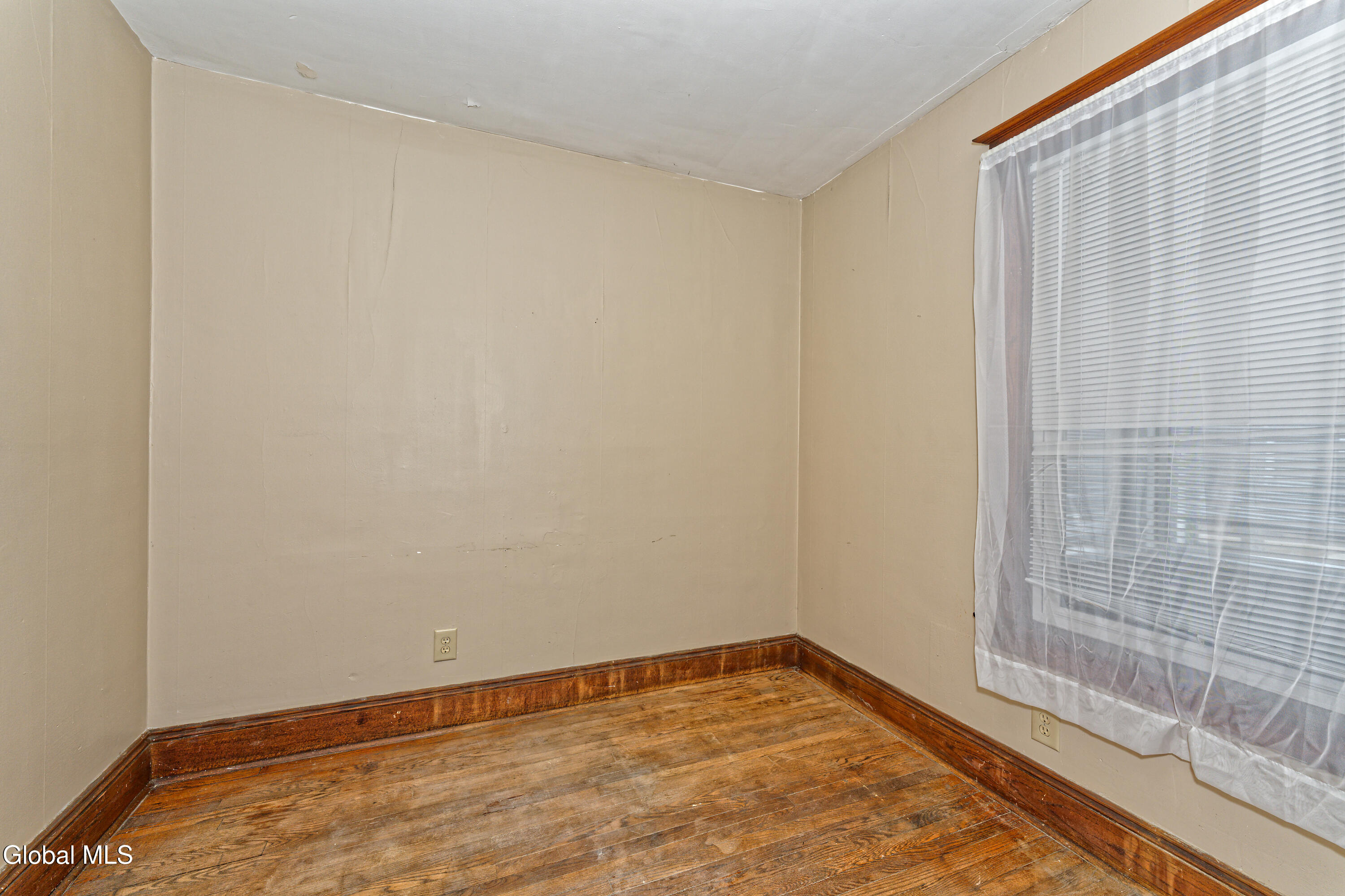 91 Snowden Avenue Schenectady, NY 12304 - Photo 8 of 37 2 Office 1