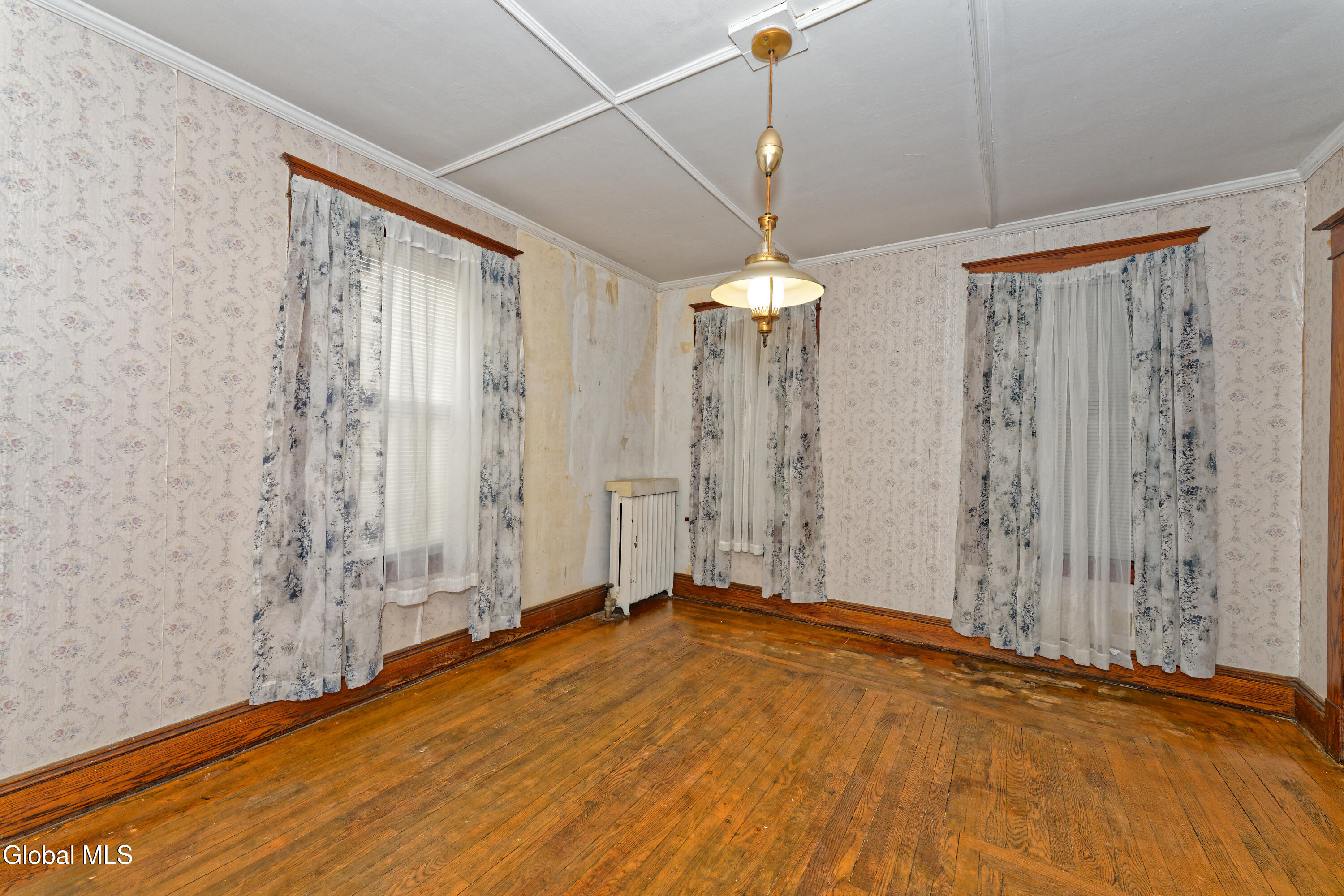 91 Snowden Avenue Schenectady, NY 12304 - Photo 10 of 37 3 Diningroom 1