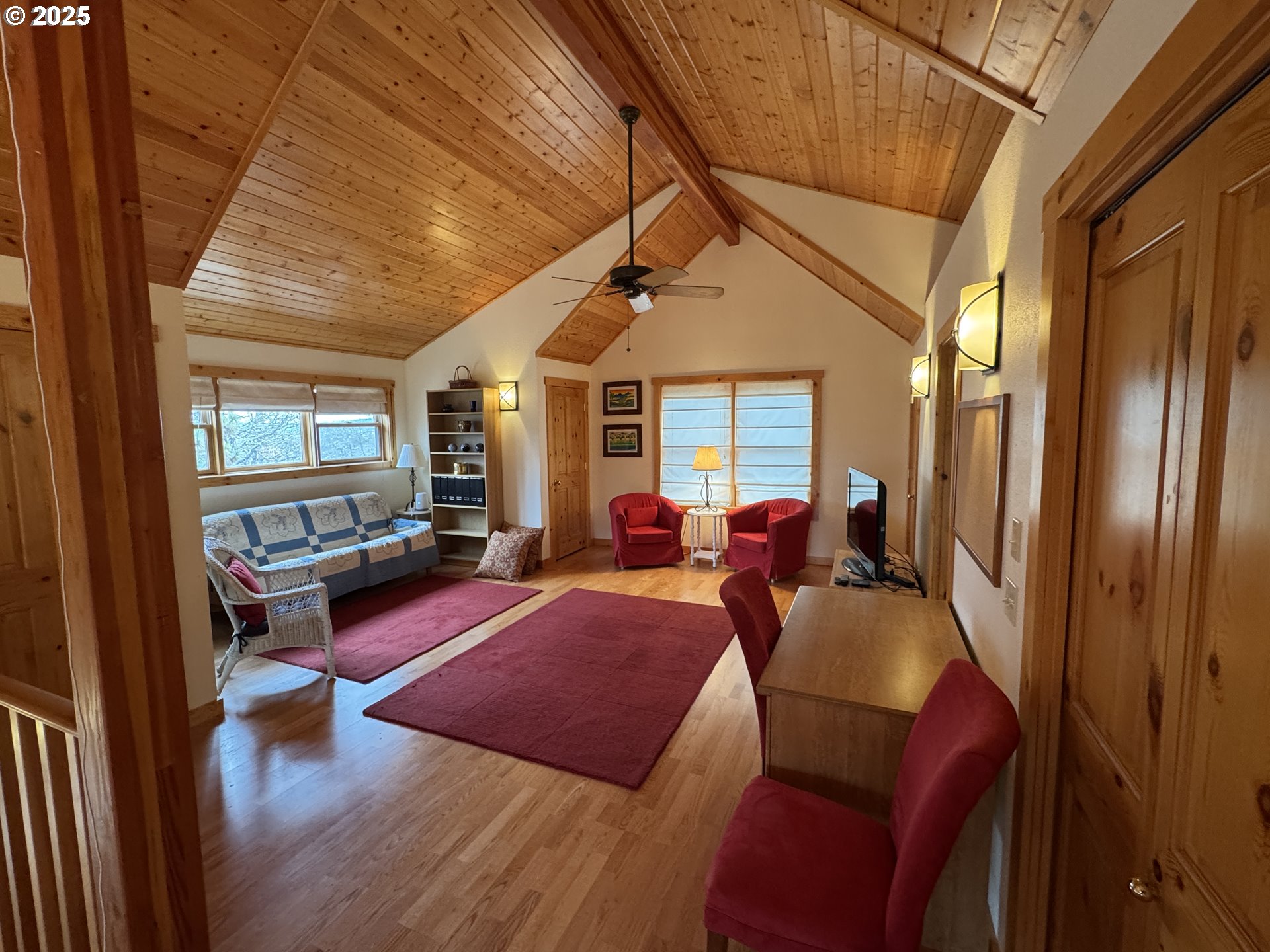 302 Rimrock Road Goldendale, WA 98620 - Photo 25 of 41 Family Room