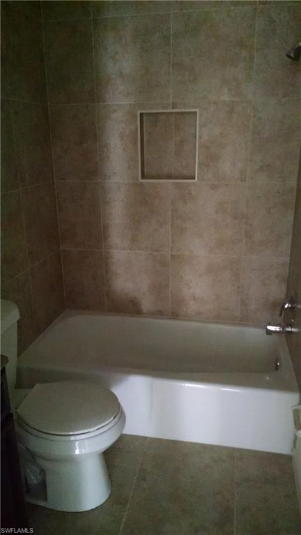 585 106th Avenue North Naples, FL 34108 - Photo 8 of 15 a bathroom with a toilet and a bathtub