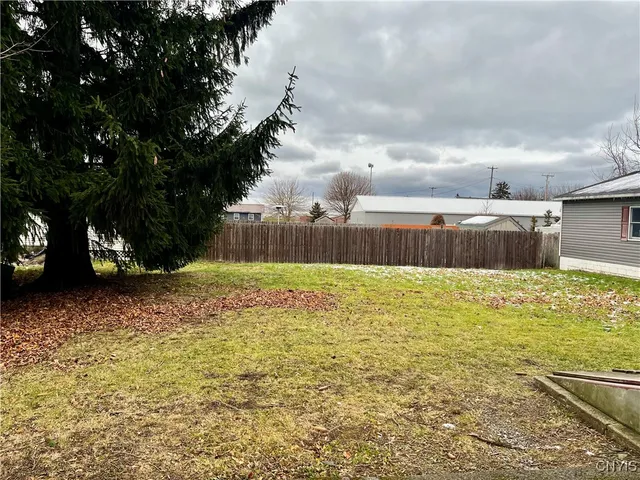 $1,400 | 97 East Seneca Street, Oswego, NY 13126