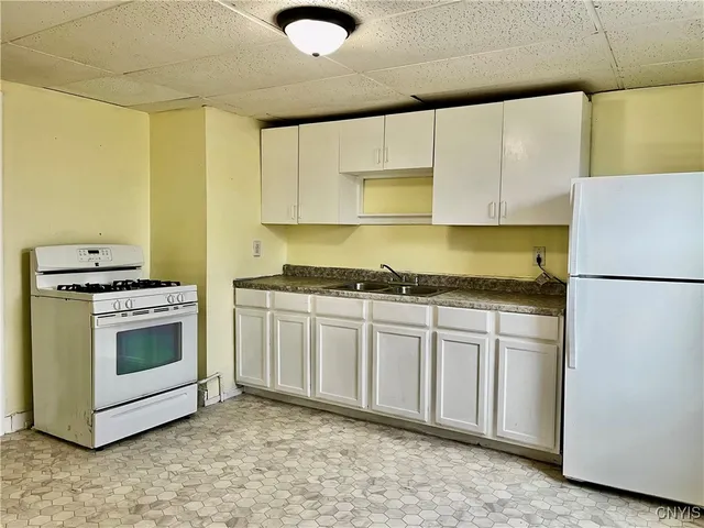 $1,400 | 97 East Seneca Street, Oswego, NY 13126