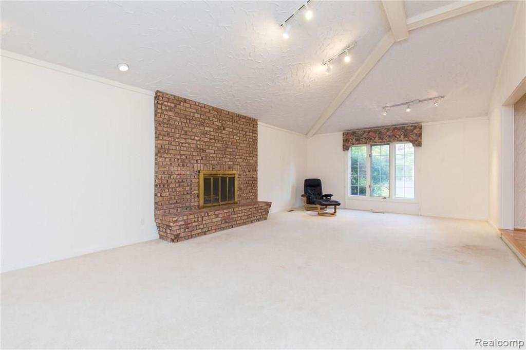4908 Lake Bluff Road West Bloomfield, MI 48323 - Photo 8 of 9