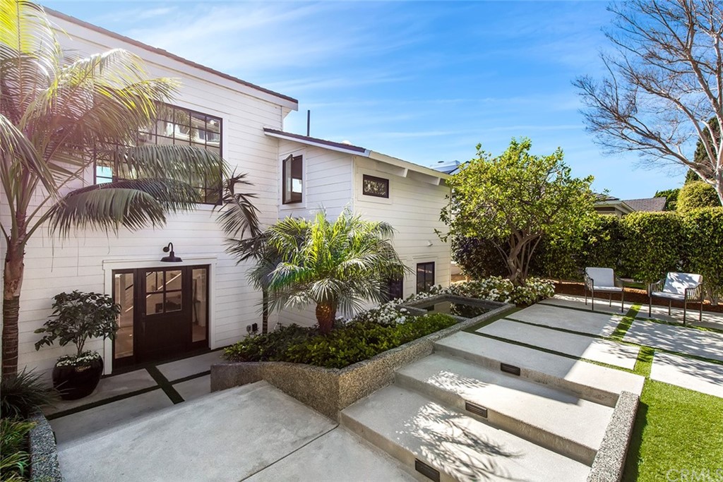 345 Heather Place Laguna Beach, CA 92651 - Photo 38 of 41 front view of a house with a yard