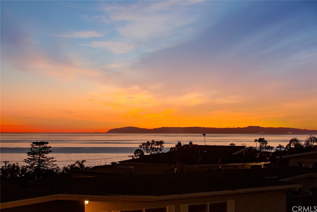 345 Heather Place Laguna Beach, CA 92651 - Photo 4 of 41 a view of city and ocean