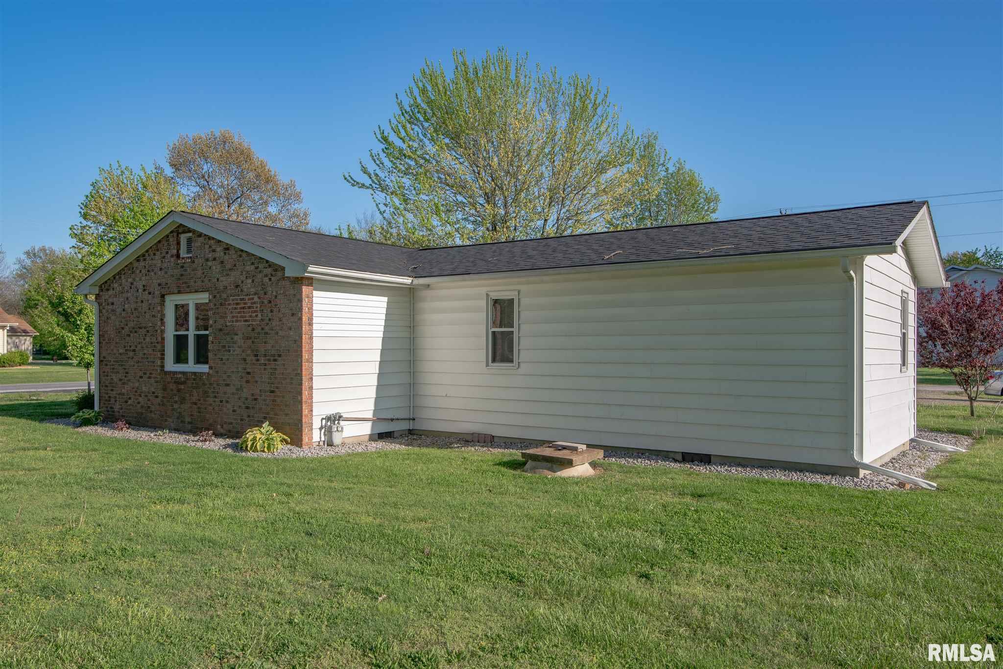 511 South Main Street Belle Rive, IL 62810 - Photo 4 of 21