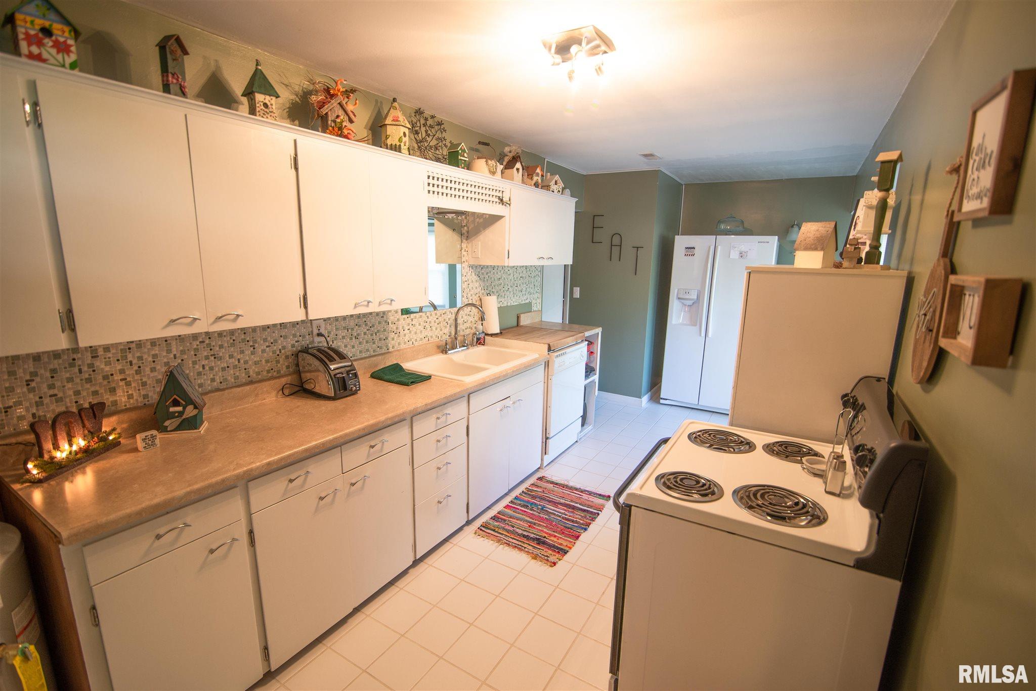 511 South Main Street Belle Rive, IL 62810 - Photo 8 of 21