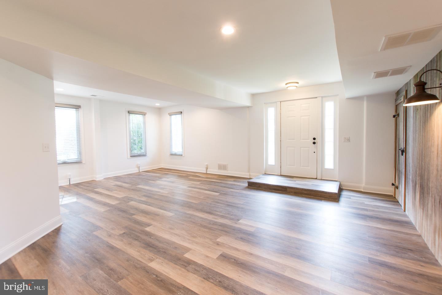 208 Haystack Lane Wilmington, DE 19807 - Photo 9 of 25 Living Room