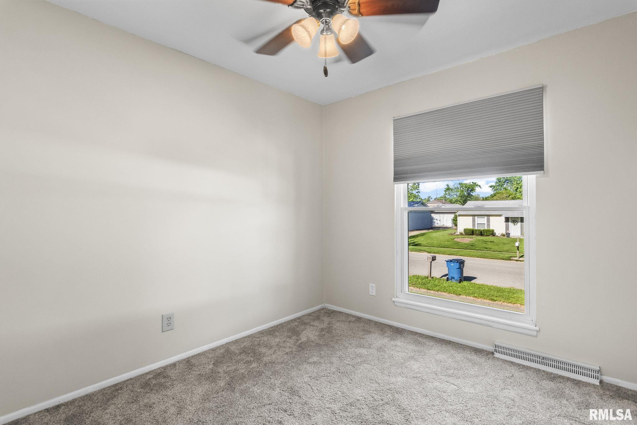 2016 Stonehenge Road Springfield, IL 62702 - Photo 12 of 31