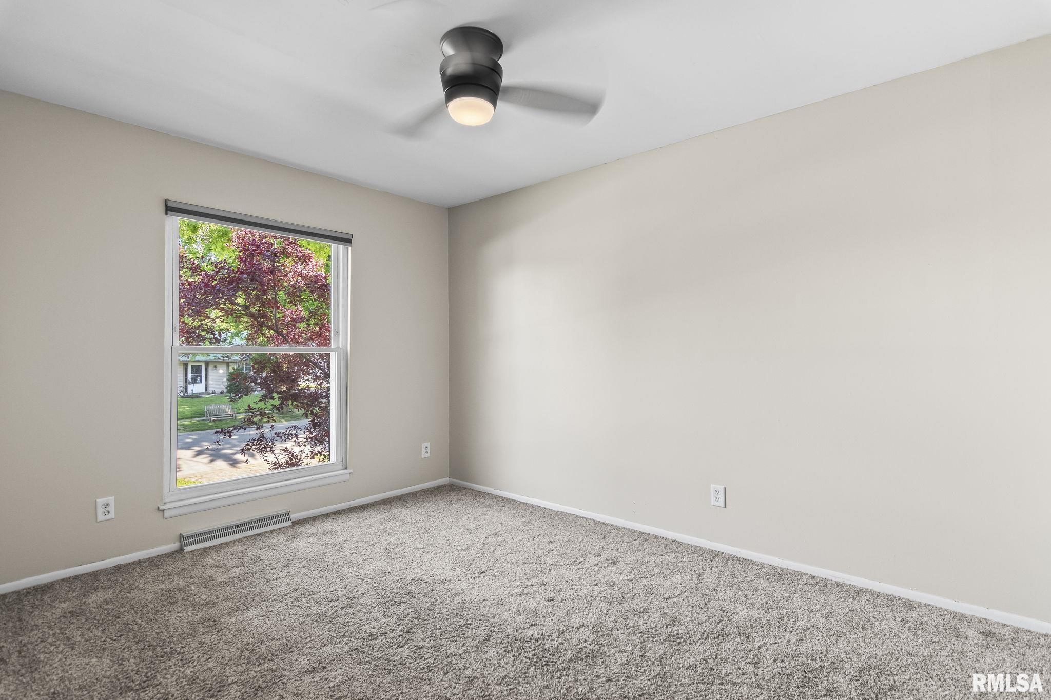 2016 Stonehenge Road Springfield, IL 62702 - Photo 15 of 31