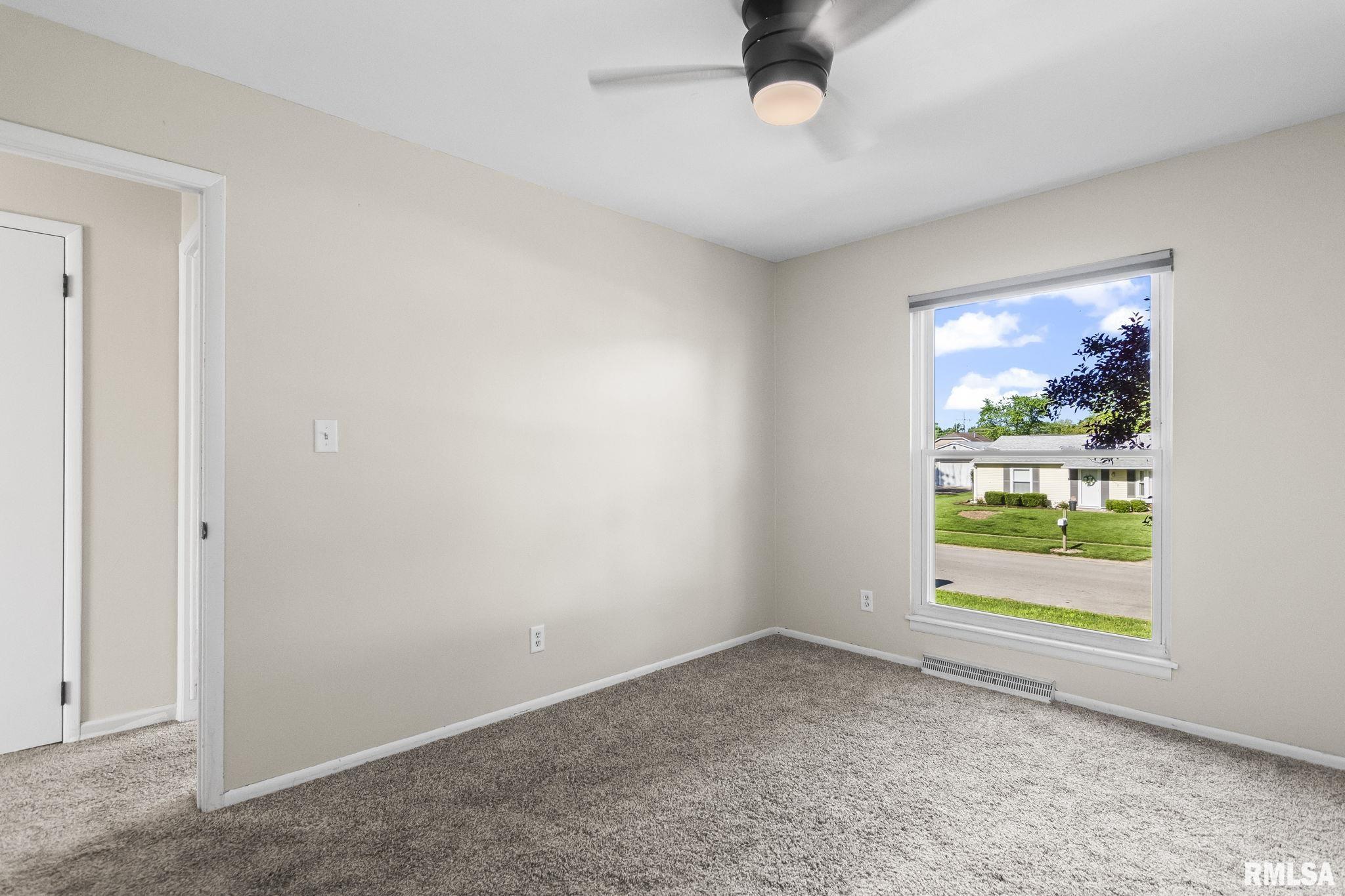 2016 Stonehenge Road Springfield, IL 62702 - Photo 16 of 31