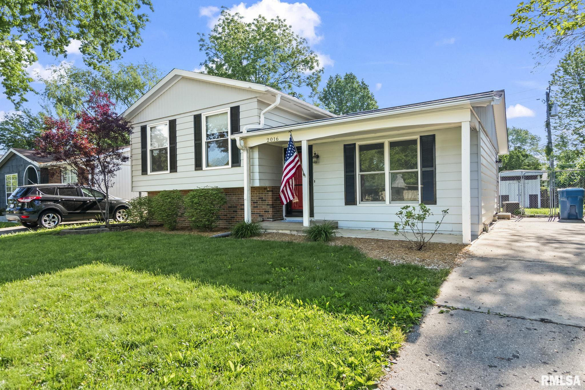 2016 Stonehenge Road Springfield, IL 62702 - Photo 2 of 31