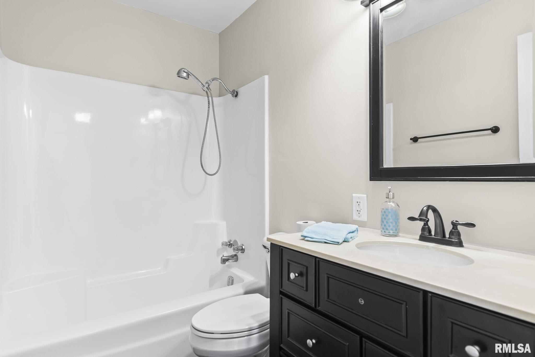 2016 Stonehenge Road Springfield, IL 62702 - Photo 21 of 31