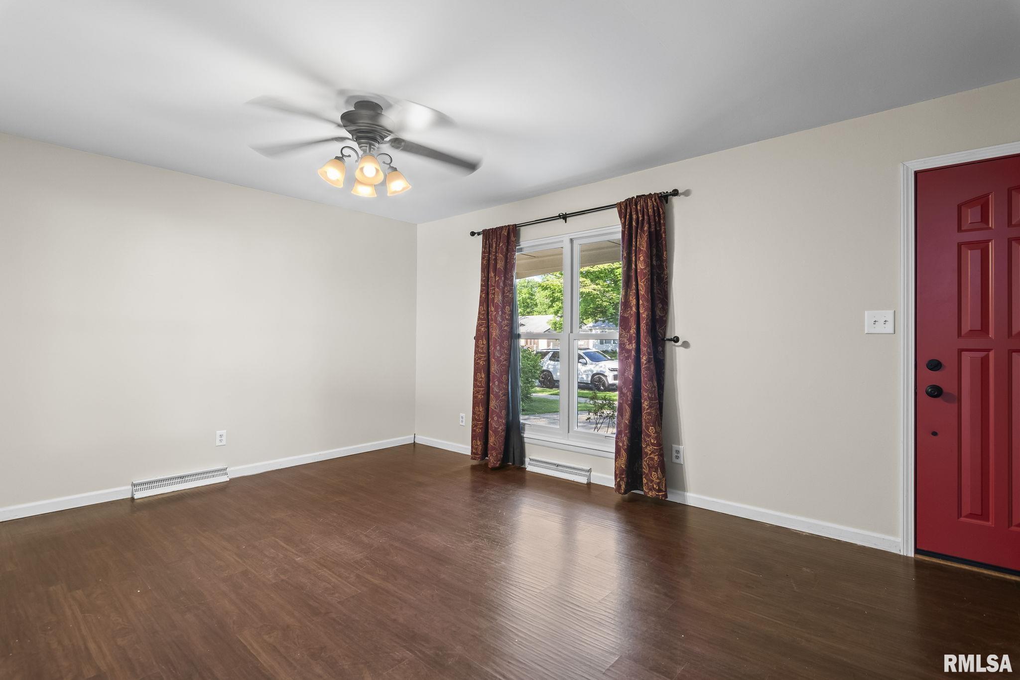 2016 Stonehenge Road Springfield, IL 62702 - Photo 4 of 31