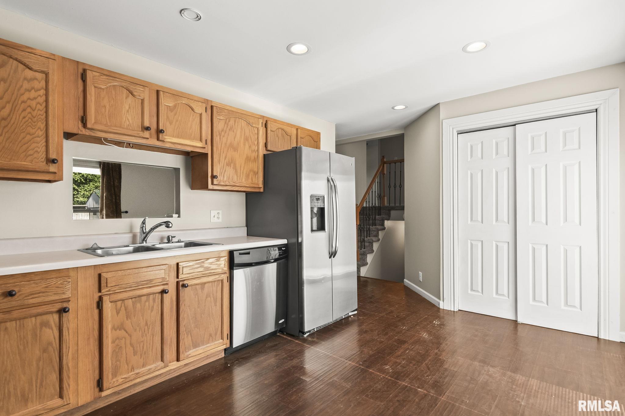 2016 Stonehenge Road Springfield, IL 62702 - Photo 6 of 31