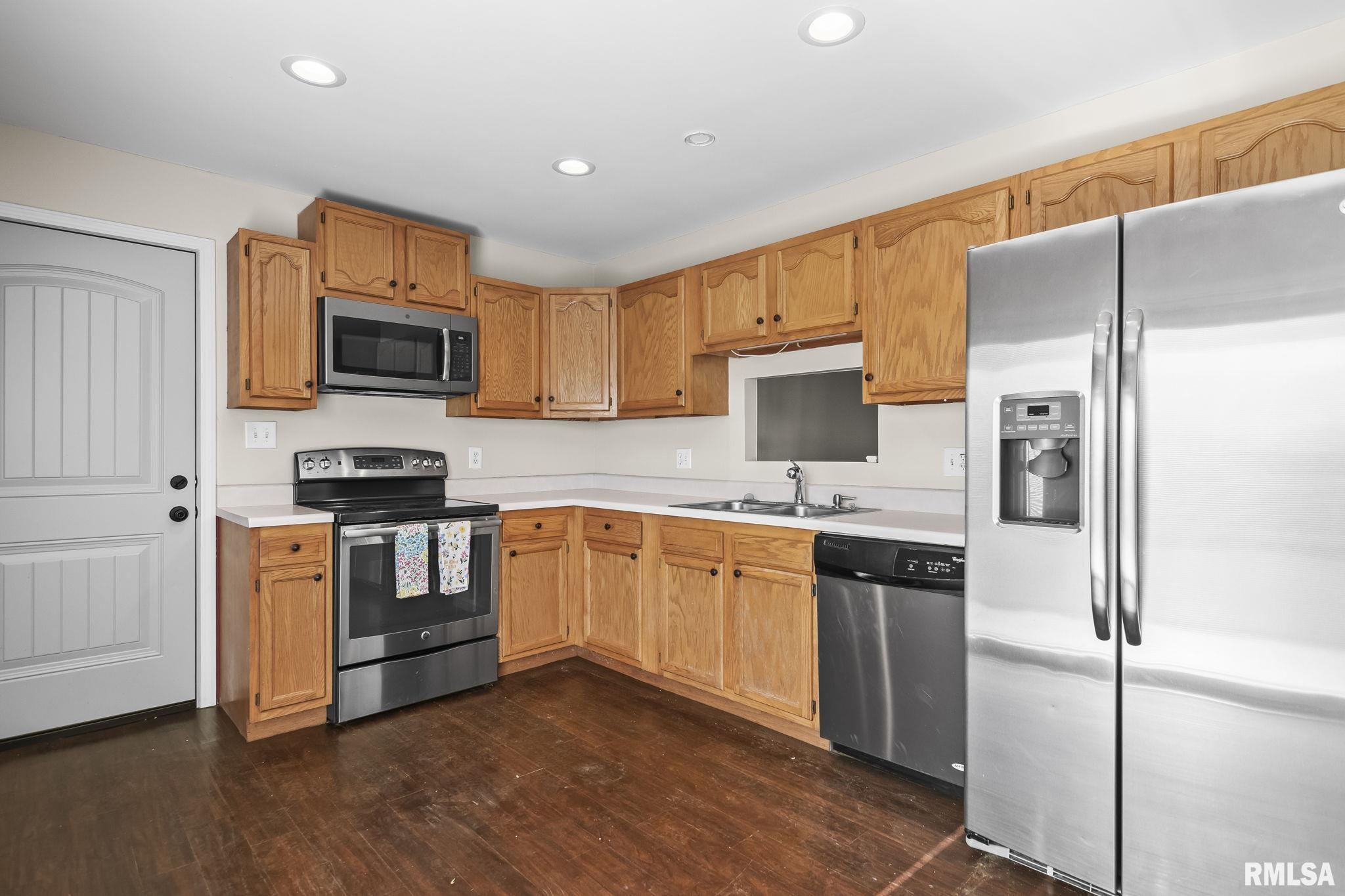 2016 Stonehenge Road Springfield, IL 62702 - Photo 7 of 31