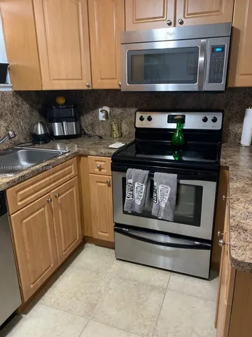 $2,000 | 8290 Lake Drive, Unit 502, Doral, FL 33166